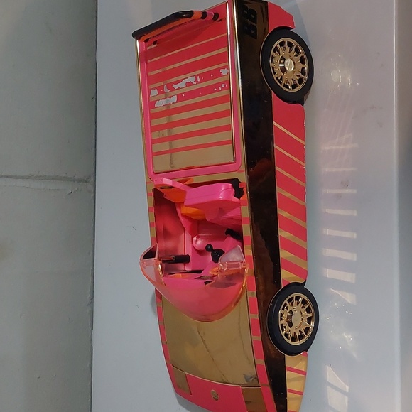 LOL OMG Surprise Car-Pool Coupe, Surprise Pool & Dance Floor; Pink and Gold, 15" - Picture 3 of 16